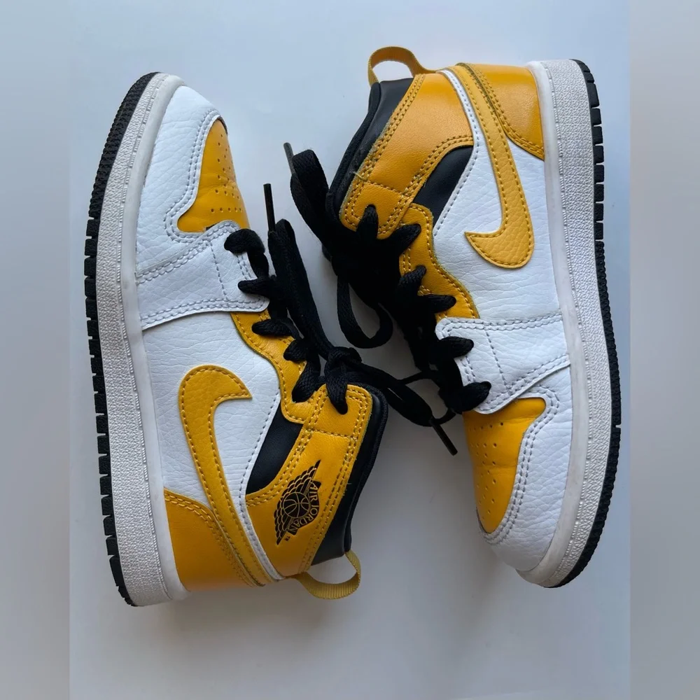 Nike Kids Yellow‎ and White Sneakers